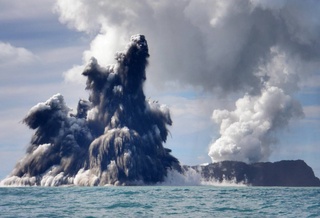 Ученые: аномальная жара 2023 года связана с извержением мощного вулкана в Тихом океане