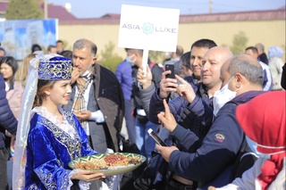 Туркиялик инфлюенсерлар Бухоройи шариф бўйлаб саёҳатда бўлди