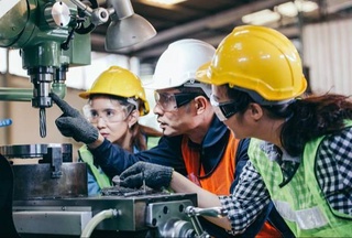 В Узбекистане безработным из малообеспеченных семей предоставят бесплатное обучение профессиям и языкам