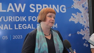 Порахўр сиёсатчилар билан курашган журналистлар, пора олмай қўйган “ГАИ”лар — Латвия коррупциядан қандай қутулган?