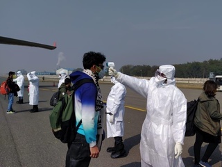 Хориждан қайтганларга 14 кунлик карантин назорати даврини ҳақини тўлаган ҳолда меҳмонхонада ўтказиш ҳуқуқи берилди