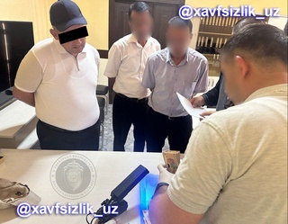 Олотда 400 дона чойшаб учун "откат" талаб қилган бош ҳисобчи қўлга олинди