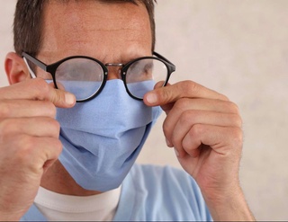 Мутахассислар: кўзойнак тақувчи кишилар камроқ коронавирусга чалинади