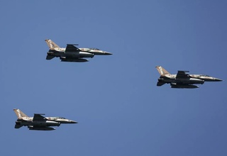 Исроил Яманнинг Ходейда бандаргоҳига камида беш марта зарба берди