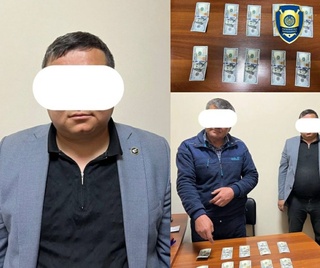 Тадбиркорнинг 15 500 АҚШ долларини қўлга киритган Зангиота тумани ҳокими ёрдамчиси ва унинг шериги ушланди