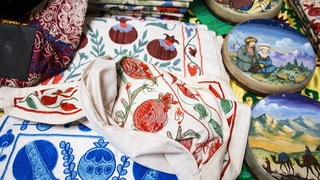 В Нуратинском  районе Навоийской области прошел фестиваль сюзане и вышивки