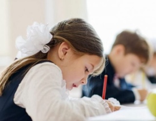 Фарзандини мактабга юбормаган она жаримага тортилди