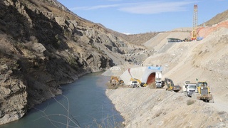 Mudom yongay uyda chirogʻing