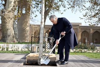 Мақбараи Махдуми Аъзам боз ҳам ободтар мешавад