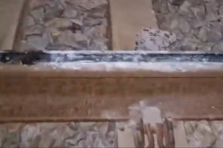 Поезду Afrosiyob потребовалось экстренное торможение из-за бетонной шпалы на путях