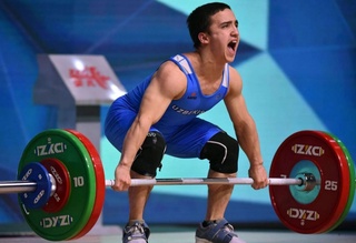 Узбекские штангисты завоевали две золотые медали на II Играх СНГ