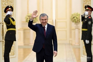 Ба варзишгарон ва мураббиён мукофотҳои давлатӣ супурда шуданд