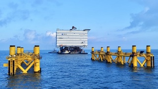 Suv ustidagi dunyoning eng katta elektrostansiyasi ishga tushirildi