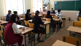 Халқ таълими вазири Тошкент вилоятининг пойтахтга чегарадош мактаблари фаолиятини танқидий таҳлил қилди