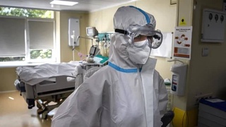 Олимон эҳтимолияти дар беморхонаҳо бистарӣ шудани онҳоеро, ки бар зидди COVID-19 эм нашудаанд, арзёбӣ мекунанд