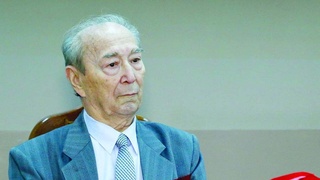 Тарих олдидаги бурч