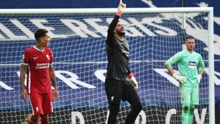 Вратарь «Ливерпуля» Алиссон забил гол и посвятил памяти умершего отца