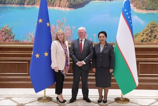 Раиси Сенат бо намояндагони ИА мулоқот кард