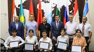 Иншолар кўрик-танлови ғолиблари тақдирланди