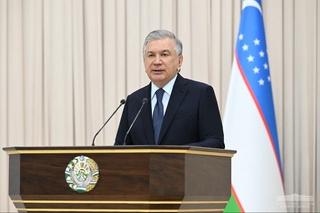 Давлатимиз раҳбари адабиёт ва илм-маърифат байрами билан чин дилдан табриклади