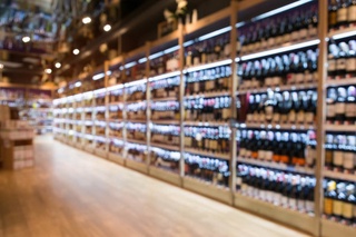 2021 йил учун алкоголли маҳсулотларни чакана сотиш ҳуқуқи учун ундириладиган йиғимлар тасдиқланди