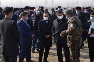 “Ёшлар дафтари”га киритилган 10 нафар йигит-қизга ер берилди