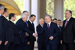 Тожикистон Президентини тантанали кутиб олиш маросими бўлди