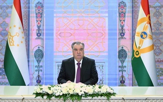 Президент Таджикистана обратился к соотечественникам с призывом быть бдительными и готовыми к защите родины