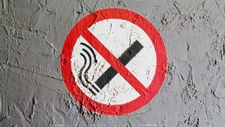 Ударить по ковиду запретом на курение