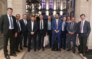 Дар доираи пешвоёни ҷаҳон