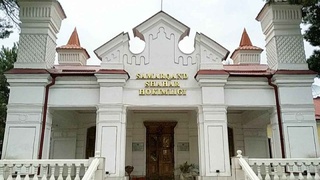 Самарқанд шаҳар ҳокимининг айрим қарорлари Президент фармонига зид деб топилди