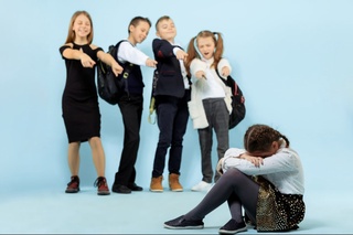 Синфдошини калтаклаган қизларнинг ота-оналари жавобгарликка тортилди