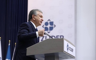 Шифохона томидан чакка ўтиб ётганди — Мирзиёев Самарқандда ишлаган вақтларини эслади