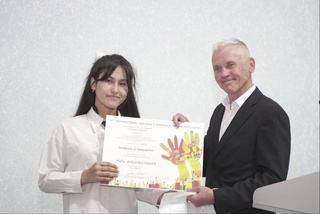 Посол Чехии в Узбекистане встретился с творческой молодежью города Навои