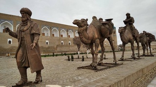 “Ichan-Qalʼa”muzey qoʻriqxonasida oʻrta asrlar ijtimoiy hayotini aks ettiruvchi haykallar oʻrnatildi