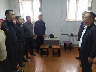 Mahbuslarni majburlab ishlatgan Andijonda hibsxona boshligʻi ishdan olindi