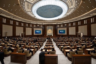 Сенатнинг биринчи мажлиси бошланди