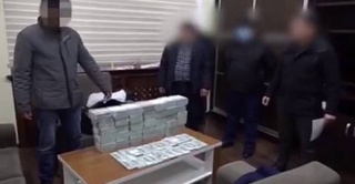 ДХХ Тошкентда ҳокимликнинг мансабдор ходимини пора билан ушлади