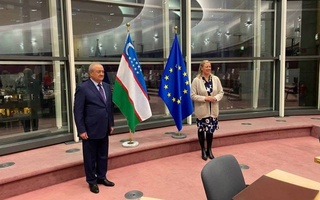 Глава МИД Узбекистана провел встречу с Комиссаром ЕС по международному партнерству