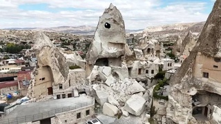 В турецкой Каппадокии обрушился скальный столб: три человека погибли, пятеро пострадали