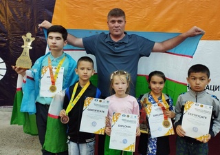 В секции шахмат навоийского физкультурно-спортивного клуба растят будущих чемпионов