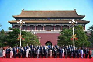 O‘zbekiston Prezidenti Pekindagi tantanali harbiy paradda ishtirok etdi