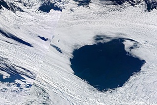 Атмосферадаги катта бўшлиқдан иборат ноодатий ҳаво оқими қандай оқибатларни келтириб чиқармоқда?