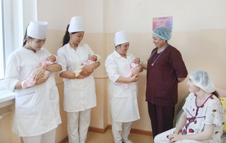 Surxondaryoda uch nafar egizak dunyoga keldi