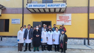 Навоийские врачи проявили заботу о здоровье проживающих в доме «Мурувват» граждан