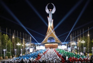 Ҷавонони Ӯзбекистон бо ҳамзамон ҷамъ овардани 1946 робот рекорди Гиннесро гузоштанд