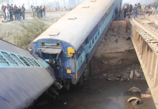 Seven train cars derailed in India