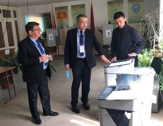 Ўзбекистон делегацияси аъзолари Қирғиз Республикасида бўлиб ўтадиган  сайловларни кузатиб бормоқда