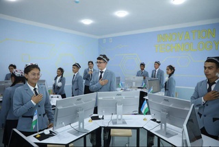 В школах Навоийской области прозвенел «Первый звонок»