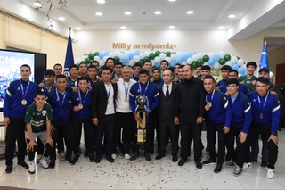 “FarDU” futbol jamoasi katta maydonga chiqmoqda